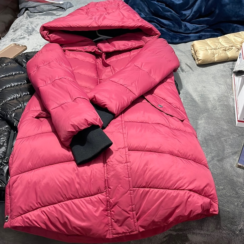 Hollister’s  puffer jacket collection parka
